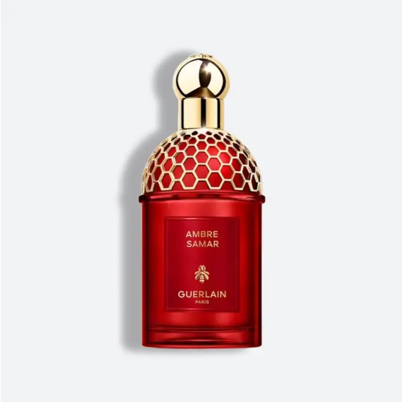 زجاجة عطر حمراء بغطاء ذهبي وزخرفة خلية نحل تحمل اسم AMBRE SAMAR من جيرلان