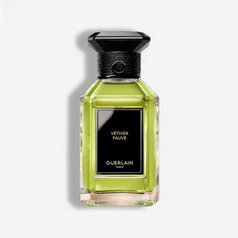 زجاجة عطر Vétiver Fauve من جيرلان بسائل أخضر فاتح وغطاء أسود